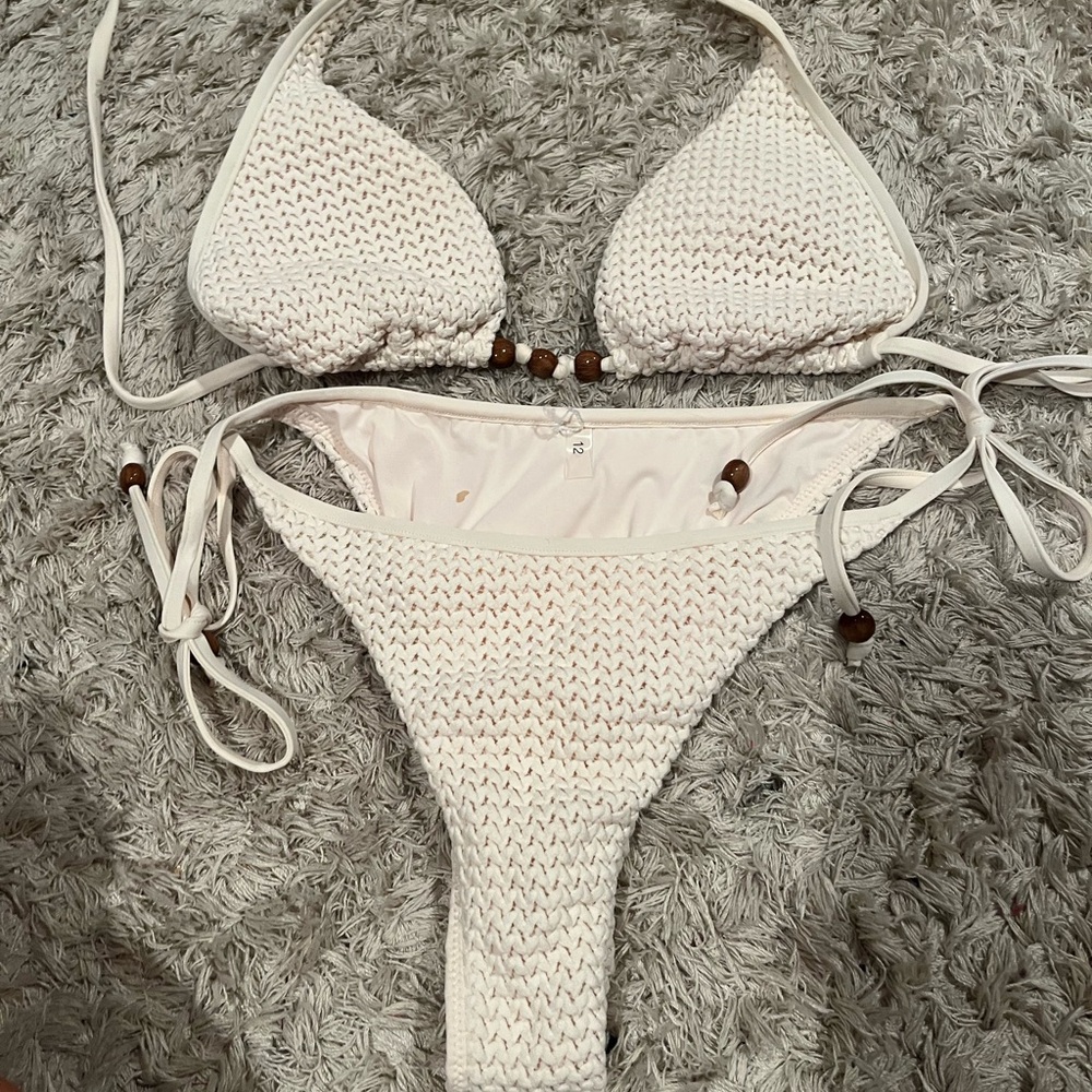 Elegant White Knit Bikini Set - Picture 1 of 4